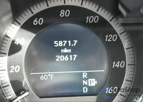 2010 Mercedes-Benz E350 z USA, uszkodzony, nr VIN WDDHF5GB1AA051997